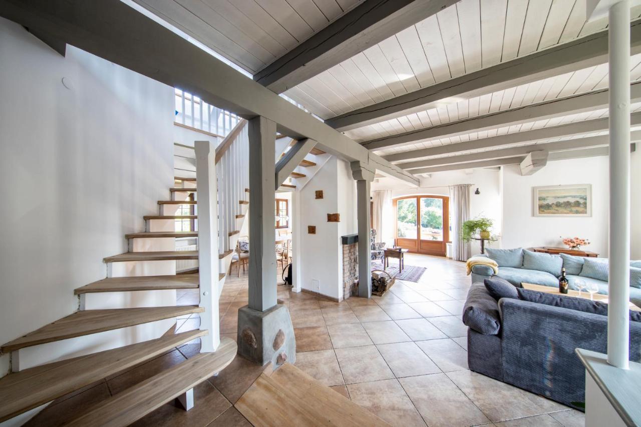 Blossom Hill Apartment *